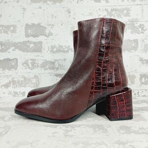 Seychelles Burgundy Croc-Textured Block Heel Ankle Boots